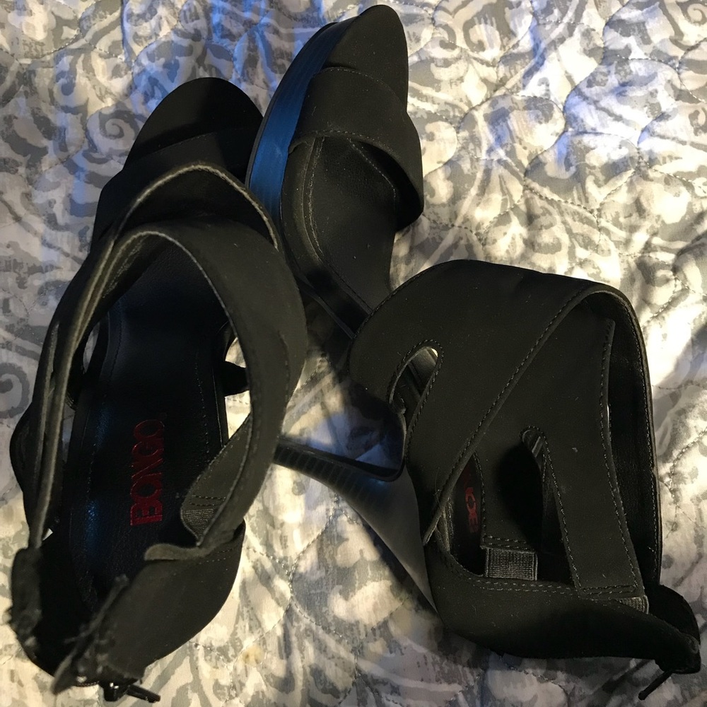 Black,soft,comfortable black heels!